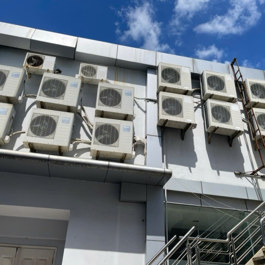 Máy Lạnh Thanh Lý BZ62